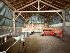 Terrain 937 m², Hangar et garages