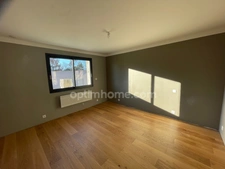 GRANDE MAISON T 7 SUR TERRAIN DE 2500 M², PISCINE, DOUBLE GARAGE, BUREAU ATTENANT 