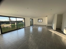 GRANDE MAISON T 7 SUR TERRAIN DE 2500 M², PISCINE, DOUBLE GARAGE, BUREAU ATTENANT 