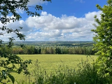 FERME + MAISON + HANGAR + DEPENDANCE  SUR TERRAIN DE 6300 M²