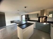 GRANDE MAISON T 7 SUR TERRAIN DE 2500 M², PISCINE, DOUBLE GARAGE, BUREAU ATTENANT 