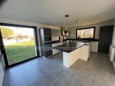 GRANDE MAISON T 7 SUR TERRAIN DE 2500 M², PISCINE, DOUBLE GARAGE, BUREAU ATTENANT 