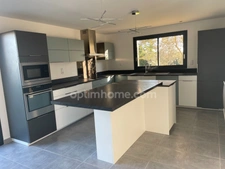 GRANDE MAISON T 7 SUR TERRAIN DE 2500 M², PISCINE, DOUBLE GARAGE, BUREAU ATTENANT 