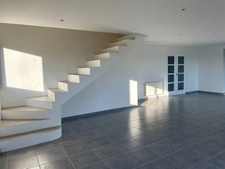GRANDE MAISON T 7 SUR TERRAIN DE 2500 M², PISCINE, DOUBLE GARAGE, BUREAU ATTENANT 