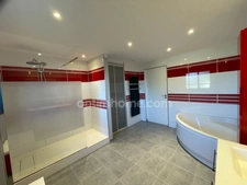 GRANDE MAISON T 7 SUR TERRAIN DE 2500 M², PISCINE, DOUBLE GARAGE, BUREAU ATTENANT 