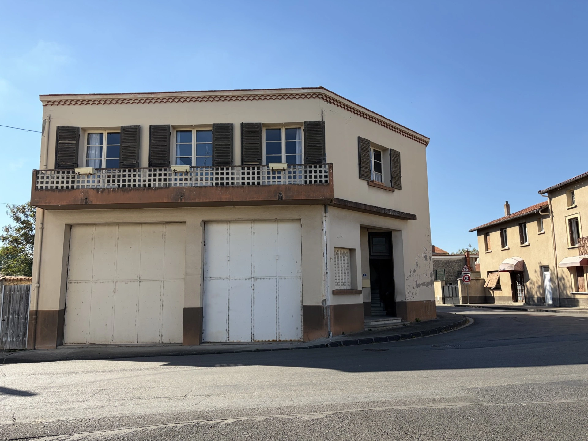 Maison 7 pièces 183 m² · à Entraigues · 183 m² · 190 000 €