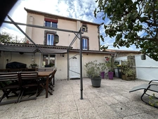 ENTRAIGUES Maison de bourg de 125 m2