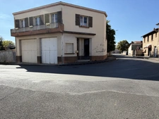  ENTRAIGUES( 63) ANCIEN DEPOT AVEC HABITATION