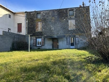 ENTRAIGUES (63) MAISON A RESTAURER