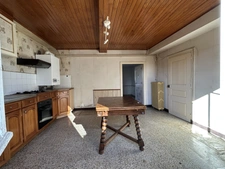 ENTRAIGUES (63) MAISON A RESTAURER