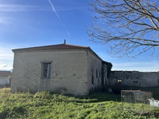 SAINT IGNAT belle grange de 200 m2 sur 1800 m2 de terrain