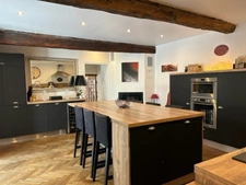 MARTRES SUR MORGE centre maison 140 m2 et ses dépendances