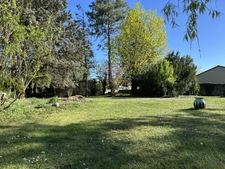  CHAPPES CENTRE TERRAIN 830 M2