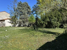  CHAPPES CENTRE TERRAIN 830 M2