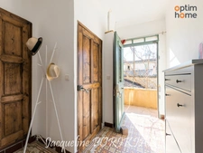 Saint-Martin-de-la-Brasque : Maison en pierre 7 pièces + cour 90 m2 avec parking et dépendances. 