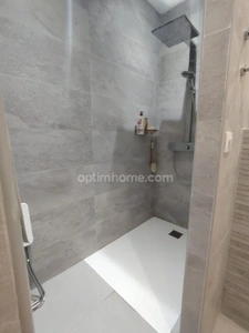 grambois : Villa 6 pièces sur 4600m2 avec piscine et garage. 