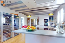 grambois : Villa 6 pièces sur 4600m2 avec piscine et garage. 