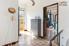 Saint-Martin-de-la-Brasque : Maison en pierre 7 pièces + cour 90 m2 avec parking et dépendances. 