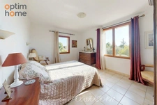 A vendre villa sur Cadenet 3 chambres plus bureau et vue dominante