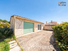 La Motte d'Aigues : Maison provençale avec piscine et dépendance, sur 3 160 m² de terrain paysager avec piscine