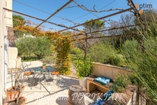 La Motte d'Aigues : villa T5 sur terrain de 1480m2 clos. 