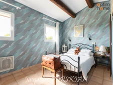 La Motte d'Aigues : Maison provençale avec piscine et dépendance, sur 3 160 m² de terrain paysager avec piscine