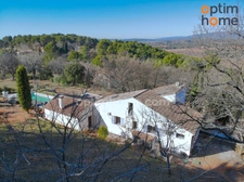 grambois : Villa 6 pièces sur 4600m2 avec piscine et garage. 
