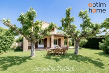 Gardanne secteur Galine -Picon : villa traditionnelle 5 pièces et double garage sur 780m2 de terrain au calme. 