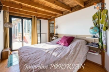 Saint-Martin-de-la-Brasque : Maison en pierre 7 pièces + cour 90 m2 avec parking et dépendances. 