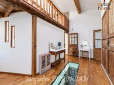 Saint-Martin-de-la-Brasque : Maison en pierre 7 pièces + cour 90 m2 avec parking et dépendances. 