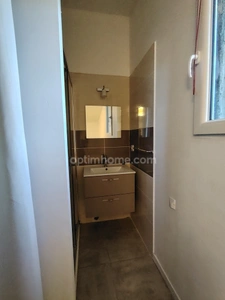 Villa de plain pied  en campagne de Cucuron sur grand sous-sol