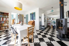 La Motte d'Aigues : villa T5 sur terrain de 1480m2 clos. 