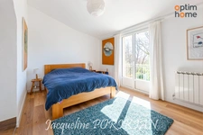 La Motte d'Aigues : villa T5 sur terrain de 1480m2 clos. 