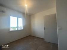 La Motte d'Aigues : Villa Récente T4 avec garage à Louer