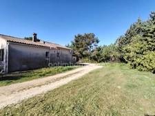 Villa de plain pied  en campagne de Cucuron sur grand sous-sol