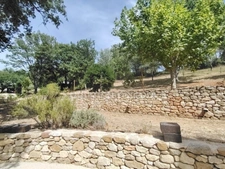 grambois : Villa 6 pièces sur 4600m2 avec piscine et garage. 