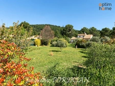 La Motte d'Aigues : Maison provençale avec piscine et dépendance, sur 3 160 m² de terrain paysager avec piscine
