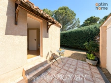 La Motte d'Aigues : Maison provençale avec piscine et dépendance, sur 3 160 m² de terrain paysager avec piscine