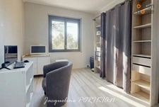 La Motte d'Aigues Pavillon de plain pied plain pied  T5 avec piscine et garage. 