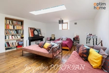Saint-Martin-de-la-Brasque : Maison en pierre 7 pièces + cour 90 m2 avec parking et dépendances. 