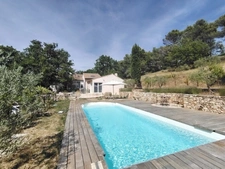 grambois : Villa 6 pièces sur 4600m2 avec piscine et garage. 