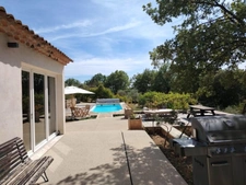 grambois : Villa 6 pièces sur 4600m2 avec piscine et garage. 