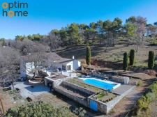 grambois : Villa 6 pièces sur 4600m2 avec piscine et garage. 