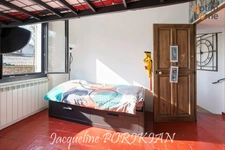 Saint-Martin-de-la-Brasque : Maison en pierre 7 pièces + cour 90 m2 avec parking et dépendances. 