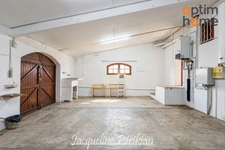 Gardanne secteur Galine -Picon : villa traditionnelle 5 pièces et double garage sur 780m2 de terrain au calme. 