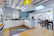 grambois : Villa 6 pièces sur 4600m2 avec piscine et garage. 