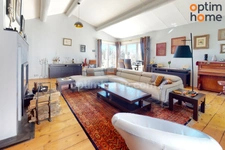 grambois : Villa 6 pièces sur 4600m2 avec piscine et garage. 