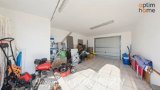La Motte d'Aigues : Maison provençale avec piscine et dépendance, sur 3 160 m² de terrain paysager avec piscine