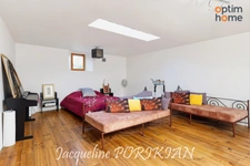 Saint-Martin-de-la-Brasque : Maison en pierre 7 pièces + cour 90 m2 avec parking et dépendances. 