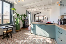 Saint-Martin-de-la-Brasque : Maison en pierre 7 pièces + cour 90 m2 avec parking et dépendances. 